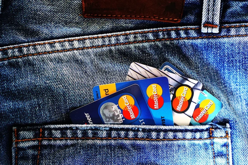 Alternatives et comparatif : IlliCADO vs autres cartes cadeaux
