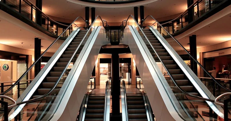 Pourquoi la signalétique d'un centre commercial n'a rien à voir avec celle d'une boutique