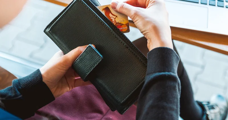 Payer en plusieurs fois en ligne ou en magasin : la vraie différence